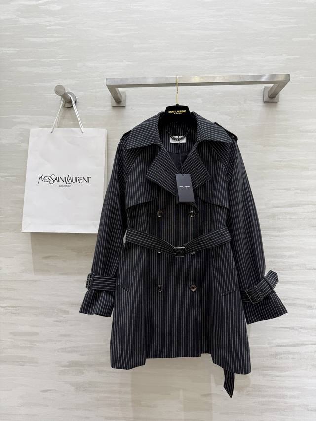 Ysl2秋冬新款 翻领条纹风衣外套 轻松解锁高级大女主穿搭 高品质定制 现货首发Size：S M L Xl S码胸围：100，衣长：81