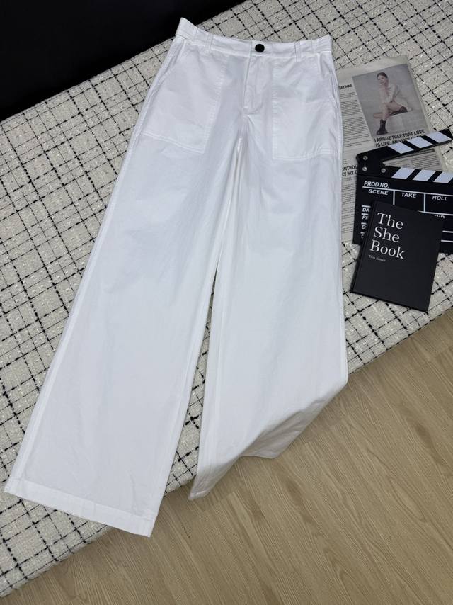 百搭西裤 25Ss新款 刺绣蜜蜂Logo设计直筒西裤 不管是搭配休闲T恤或者衬衫外套都Ok 实名百搭 可正式可休闲 腰部两侧扣子设计 后背刺绣Logo细节 直筒