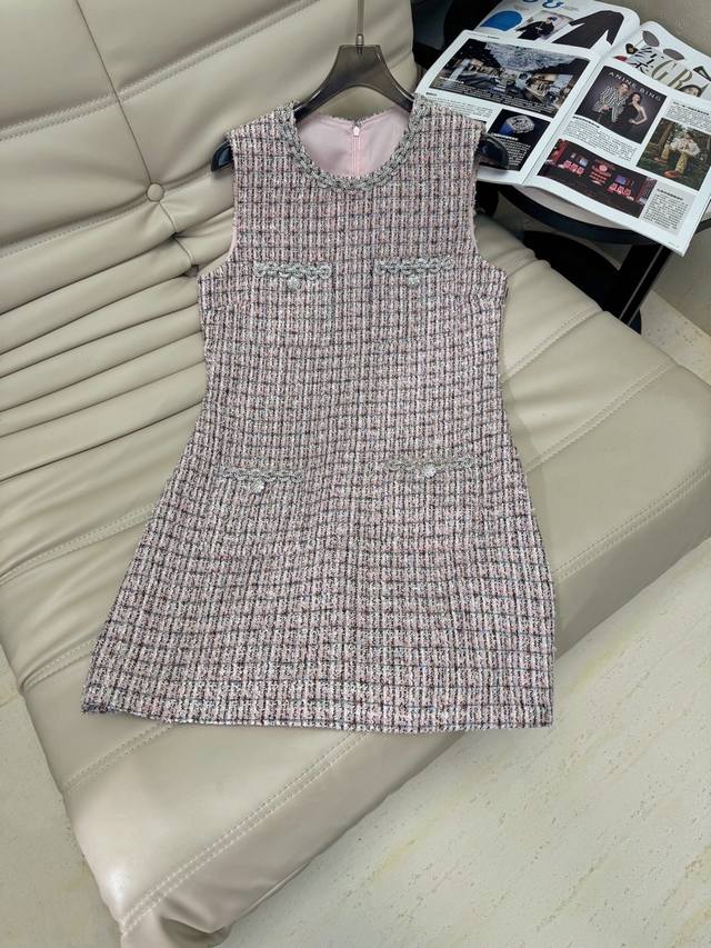 25年早秋新品 优雅千金风丨重工气质钻饰圆领粉色格纹粗花呢无袖法式连衣裙 Sml