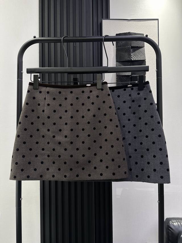 Celine 赛琳-新款 高腰波点包臀短裙 A版裤裙 上身超显瘦 带内衬 驾驭任何腿型 不压身高轻松穿出大长腿 两色 Smlxl