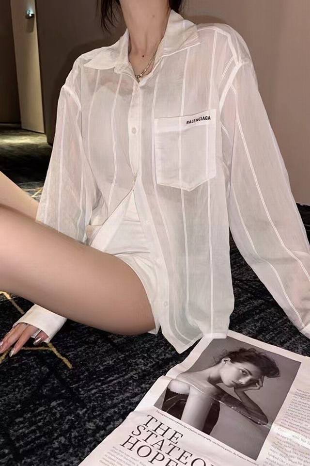 Bale* 早春新款天丝棉防晒衬衫 上身自带仙气， 影影约约的透视感很微妙， 面料上身的透气性特别好， 丝丝滑滑超级舒服！ 细节做到位！ 高品质现货供应！ 三色