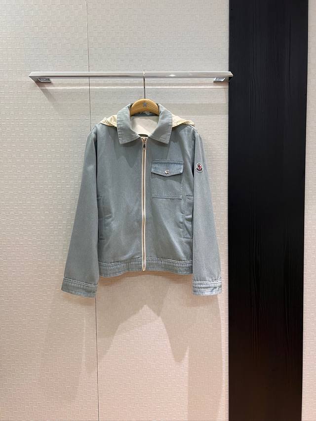 新款来袭 早秋 蒙口可拆卸撞色连帽 翻领拉链牛仔外套 经典Logo袖标装饰洗水浅蓝 开模五金扣子 休闲宽松 百搭减龄Sml