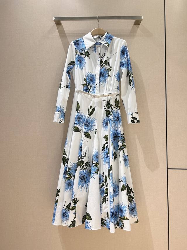 Emilia Wic最新花卉印花元素，翻领领定位蓝花印花，气质和活泼相结合，打造气质优雅感、透气扩挺棉材质、手感柔软细腻、超大A拼接裙摆版型不挑人，巨减龄~~