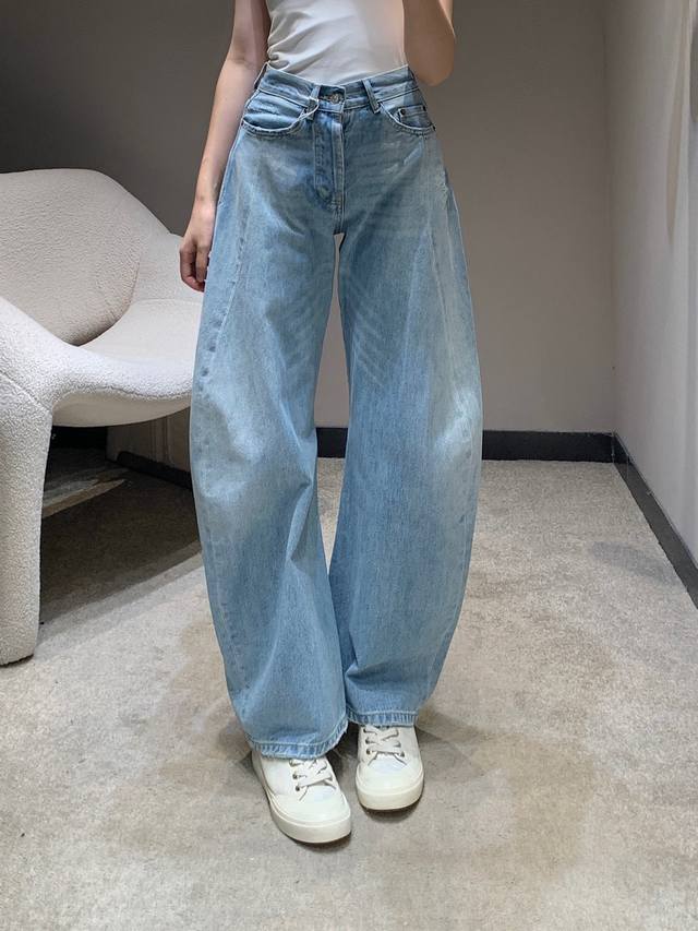 Acne Studi*S 25Fw早秋新款 渐变拼接简约弯刀牛仔裤丨独家高版出品！采用牛仔全棉材质 酵素洗水工艺 色系浅蓝非常好看 弯刀裤版型 修饰腿型 遮胯显