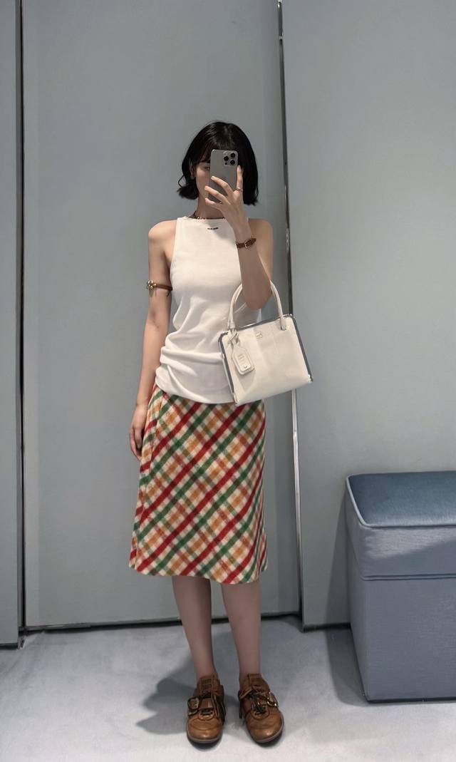Miumi* 25Fw早秋新款 微标纯棉百搭针织小背心丨独家Yb开发！高版出品！常年必备款 日常可外穿可叠穿的小背心来啦！面料亲肤感都很好 超级舒服对了~打破传
