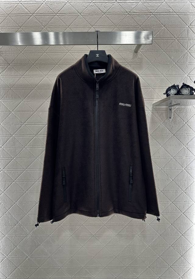 Miumi* 2025新品上架 摇粒绒立领撞色拉链外套 定制Yb进口摇粒绒材质 质感柔软舒适 亲肤保暖 换季叠穿 翻领立领两穿拉链外套版型 开衩随意调节 胸前融