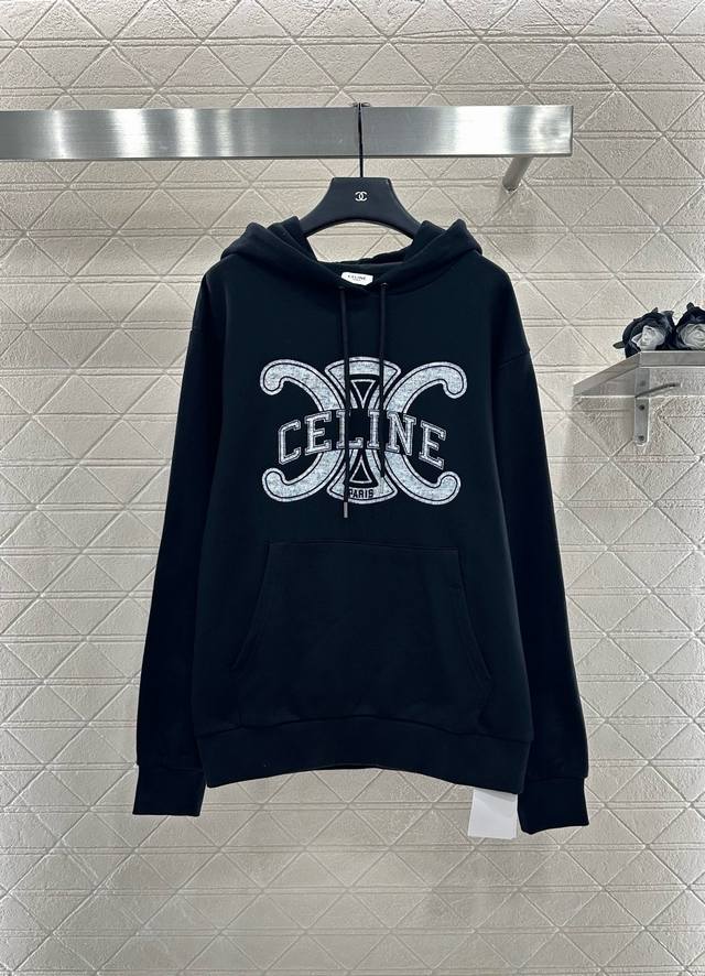 Celin* 2025新品上架 连帽做旧磨白字母卫衣 定制Yb原生全棉材质 柔软亲肤 久洗不易变形起球 质感十足 连帽套头卫衣裁剪 时髦休闲 胸前饰以做旧字母徽