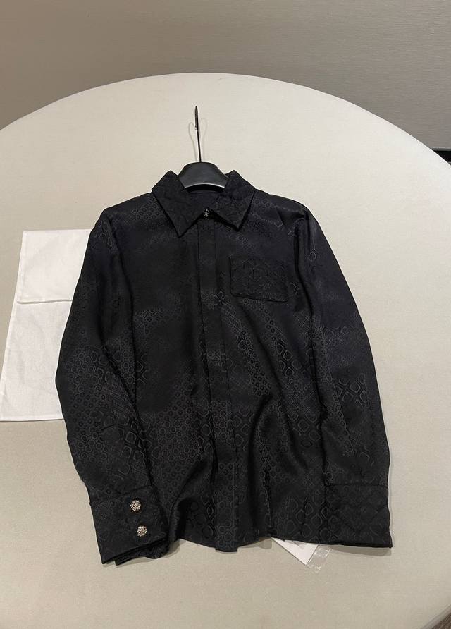 尺码:36 38 40 Chanel 25A高级手工坊系列暗纹提花拼接菱格衬衫 非常值得入的一款高品质，高颜值的衬衫！一线外贸工厂P出，原版定制重工提花面料10