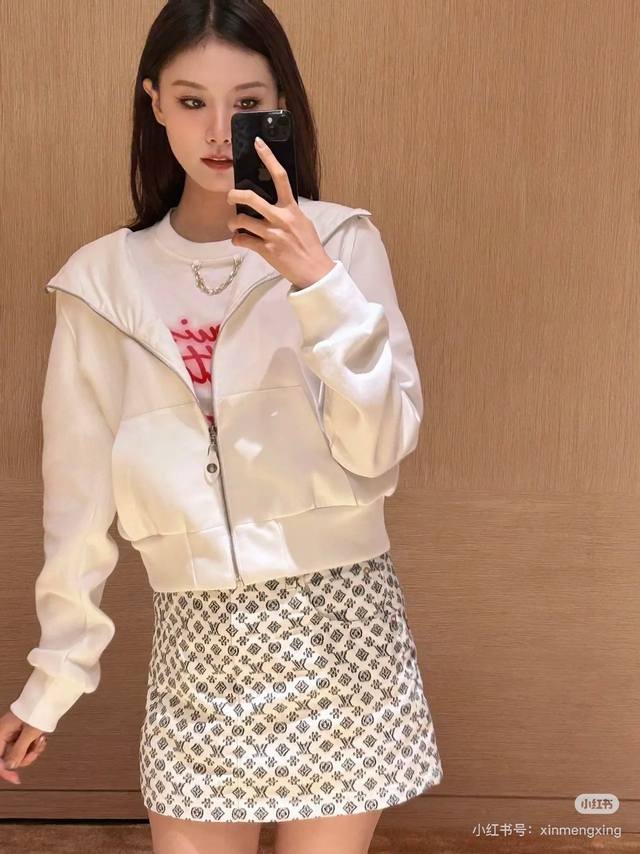 Louis Vuitto* 25Ss春夏新款 印花牛仔短裙丨独家高版出品！定制牛仔棉材质，酵素水洗工艺 成衣不易掉色串色 通体满铺四叶草元素和字母图案 老钱感十