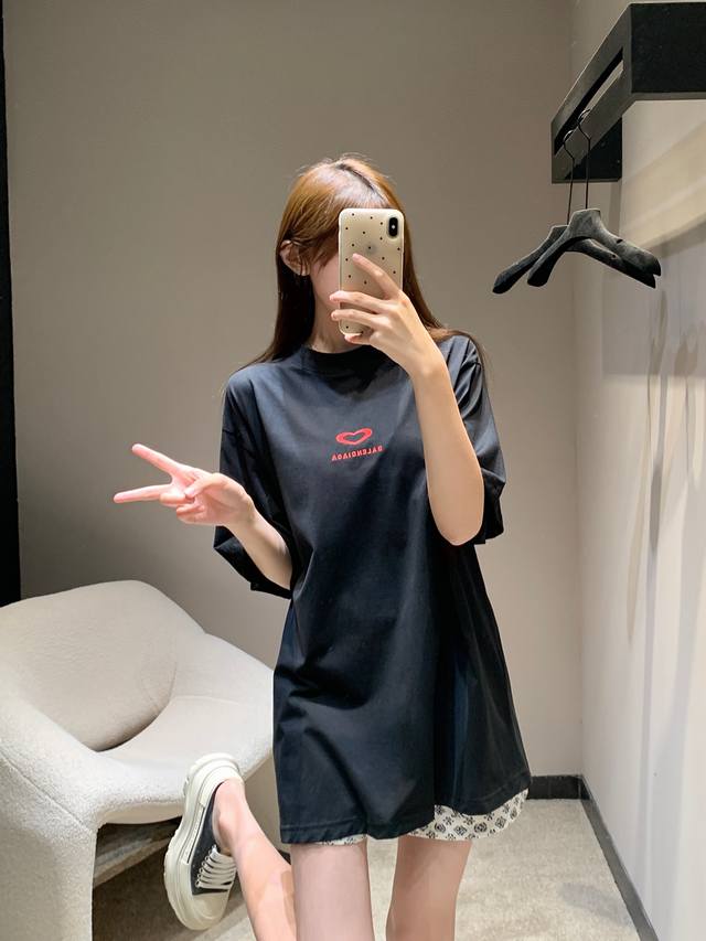 Balenci*Ga 25Ss春夏新款 七夕情人节限定款爱心刺绣圆领短袖T恤丨独家Yb开发！高版出品！原生全棉材质 透气舒适 质感十足 宽松落肩短袖T恤裁剪 凸