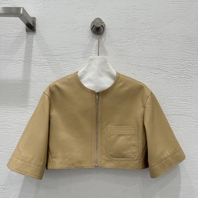 高端原单He*MèS25早秋新品 摩登复古短袖夹克小外套！顶级小羊皮皮质超级细腻！极简主义立体弧形剪裁。手工油边工艺设计！白富美必入时髦单品。进口新西兰100%