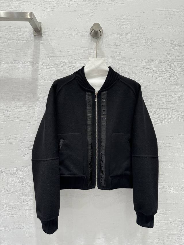 高端原单品质He*Mè* 经典款纯手工制作重工艺双面尼羊绒棒球服夹克！白富美必入外套！原版购入复刻开模绣花工艺，定制原版小羊皮绣花拼皮工艺质感无敌气质落肩袖设计