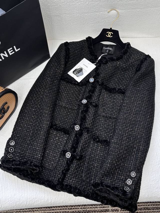 新品现货 小香手工坊黑色圆领外套 手工盘扣 135颗八字扣绕指成结 慢工出细活 一针一线捻出的都是细节 Sml