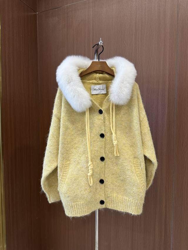 Maxmara * 秋上新！ 狐狸毛针织毛衣开衫 毛领拆 超温柔色系 超仙超温柔 现货发售 衣长60，胸围120，均码