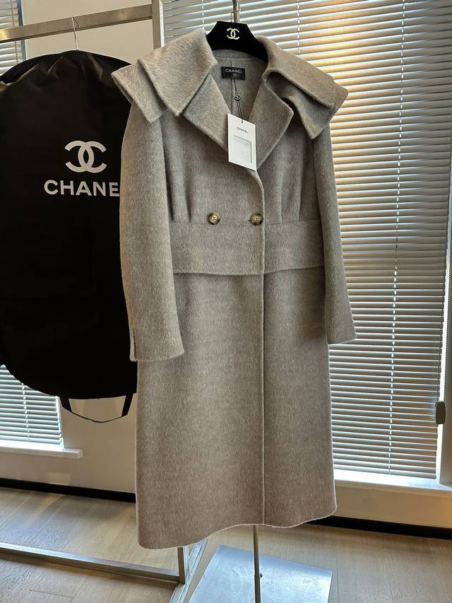 Chan*L 24高级桑蚕丝羊绒系列 ：Christmas 宫廷风高贵典雅 重工大翻领设计 与众不同的视觉冲击 纯正70羊毛+15兔绒+15桑蚕丝 顶级高端面料