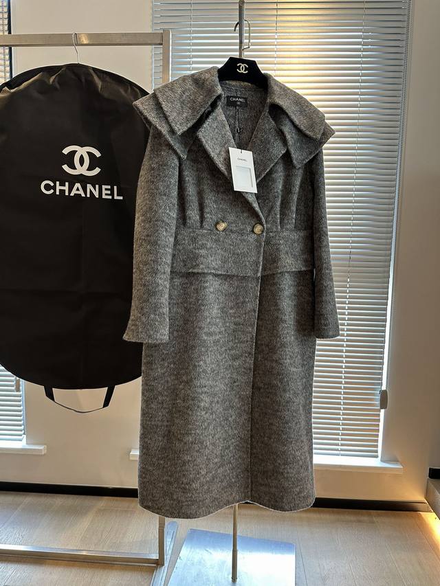 Chanel 高级桑蚕丝羊绒系列 ：Christmas 圣诞晚礼 高贵典雅 重工大翻领设计 与众不同的视觉冲击 纯正 羊毛+15兔绒+15桑蚕丝 顶级高端面料
