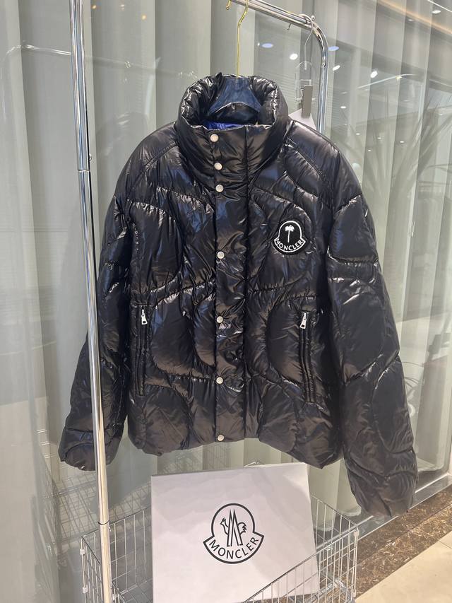 25蒙口奥运冠军同款，Palm Angels 联名系列 潘展乐同款羽绒服Get 颜色：蓝色 黑色 灰色 尺码：1234