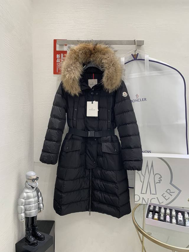 Moncler蒙口秋冬爆款盟可睐女士羽绒服连帽长袖腰带收腰款毛领羽绒服，杨幂同款 颜色：黑色 码数：1.2.3.4