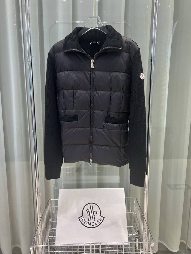 25蒙口春秋款上新，专柜同步针织衫羽绒服 女款收腰款，面料柔软舒适 90绒填充 内搭外穿均可 实用性强 颜色：黑色 白色 粉色 码数：Sml