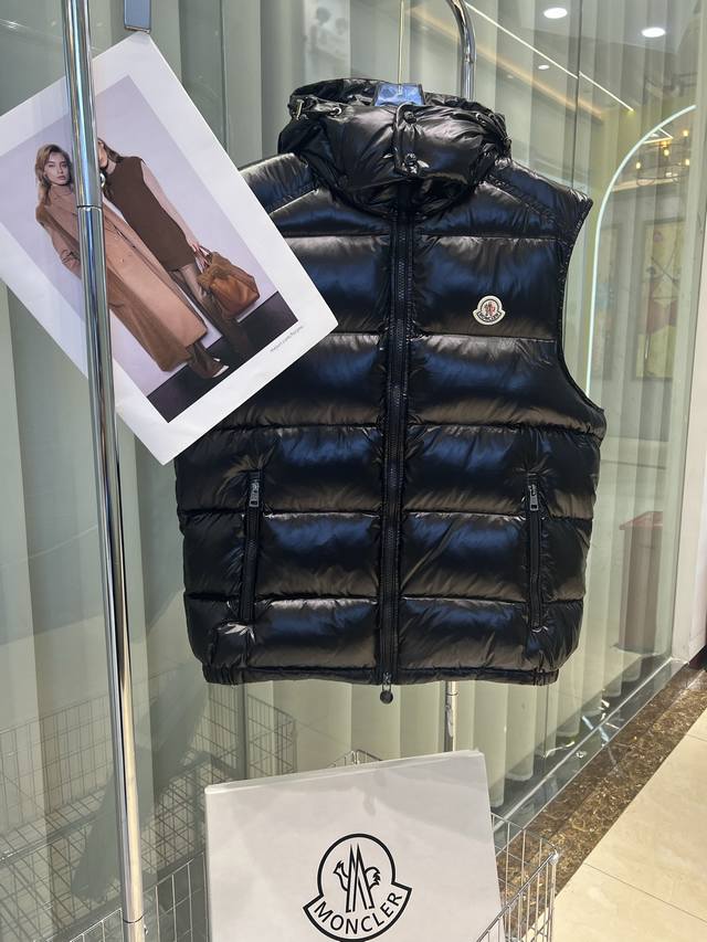 Moncler经典玛雅马甲，男女同款，版型百搭不挑人，原版定制国标90白鸭绒填充！ 颜色：黑色 款号：玛雅马甲 码数：12345