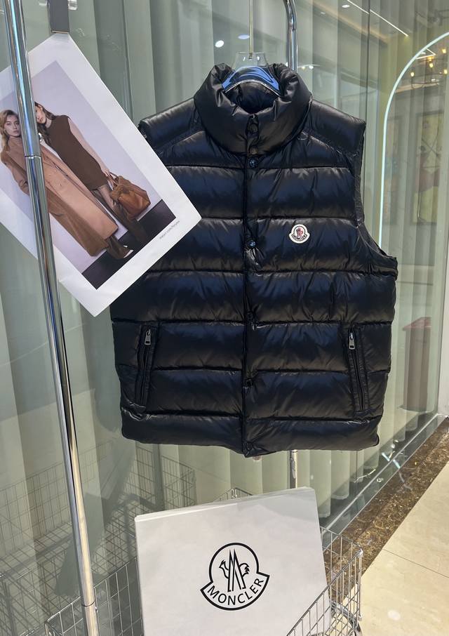Moncler经典立领男款马甲，男女同款，版型百搭不挑人，原版定制国标90白鸭绒填充！ 颜色：黑色 码数：123456