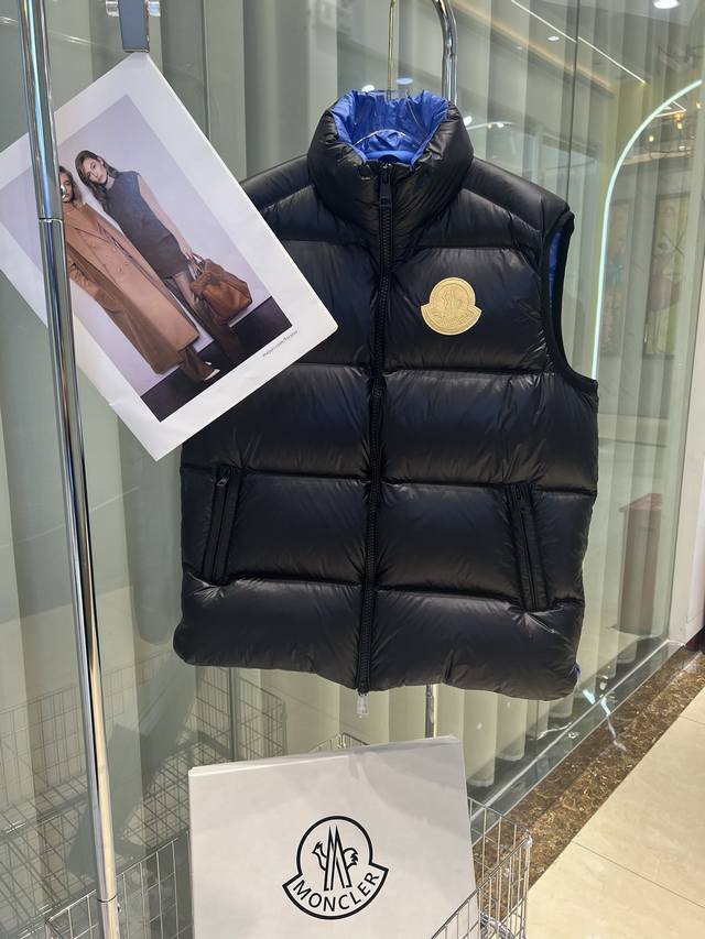 Moncler2025新品Sumido男款马甲，男女同款，版型百搭不挑人，原版定制国标90白鸭绒填充！ 颜色：黑蓝色 码数：123456