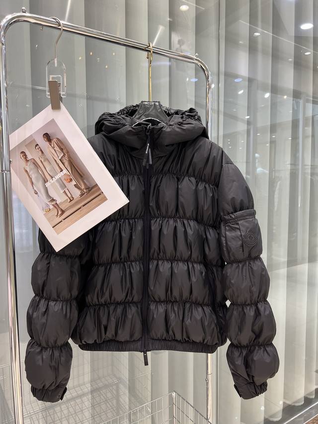 蒙口新款 超可爱 女人味 毛毛虫短款羽绒服 颜色：藕粉色 黑色 款号：Medonte毛毛虫 尺码：0 1 2
