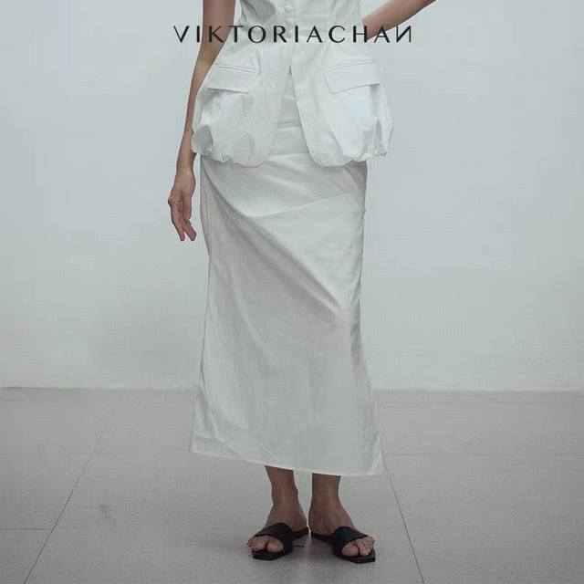 Viktoriachan 2025早秋新款立体褶皱侧开衩半裙，不规则立体手工捏褶设计 Sml