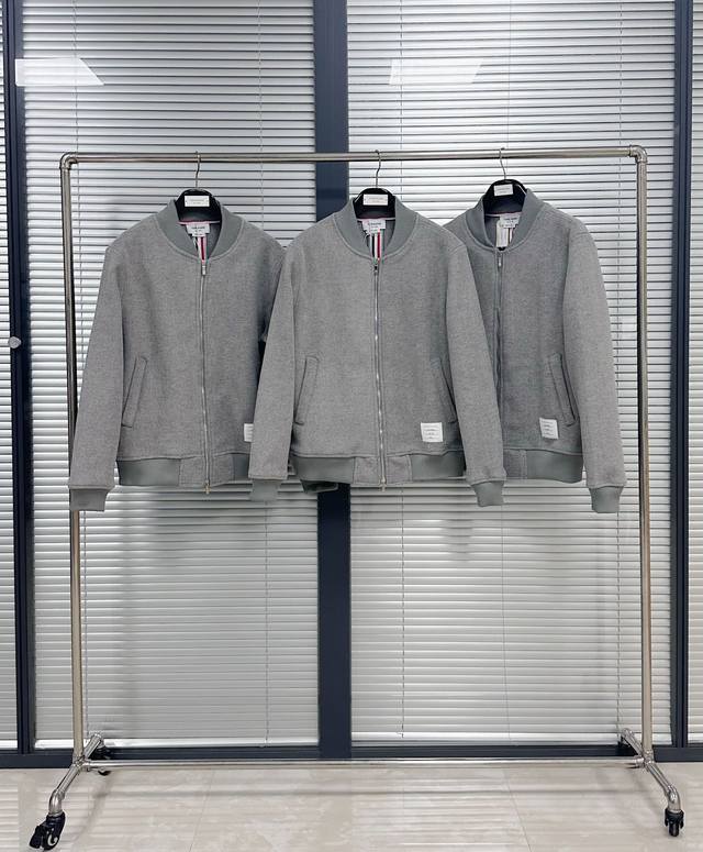 外套 Tb后背织带毛呢棒球服外套 男款雪尼尔毛呢棒球服 Logo双拉链 后背定制红白蓝三色织带 保暖兼具时尚 Size ：1 2 3 4