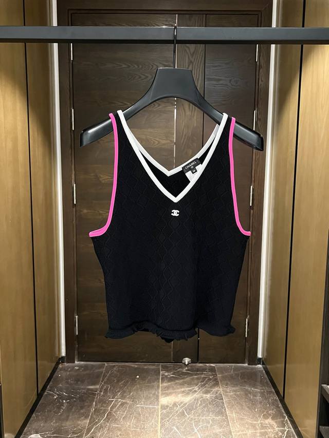 独家正品Chanl 香奈新款 吊带出货 . 白色｜ 黑色 Size ：36 38 40
