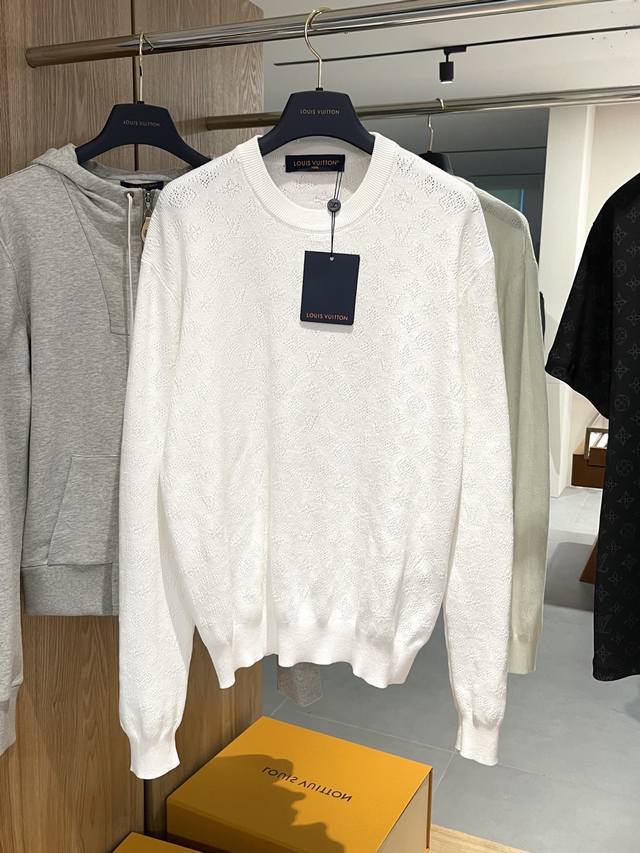 上新～Louis Vuitton*25秋季新款 镂空提花毛织长袖 纱线采用了高定米白色80支海岛棉制作，此款只能用最高规格的纱线制作，不然整体的密度还有Logo