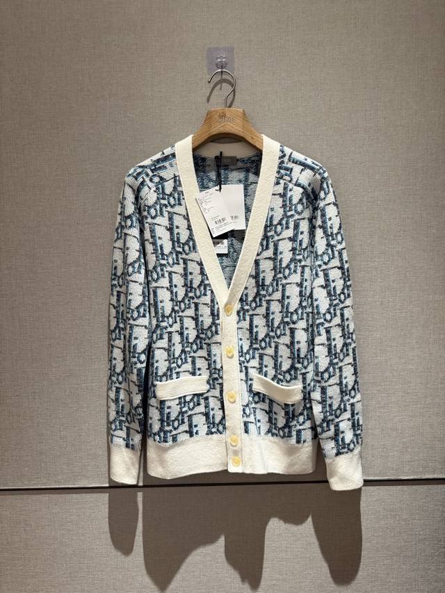 原单品质Aw Dio*25秋冬新品！Oblique老花Logo开衫外套！男女同款宽松版型时髦又帅气！气质V领减龄学院风 字母提花经典宽松版型！ 扣子不是市面通用