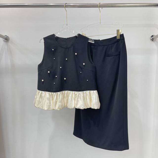 新款钉珠套装，独家原版定制！专柜品质！修饰脸型甜美可人，完美和谐，女神必备款！Smlxl