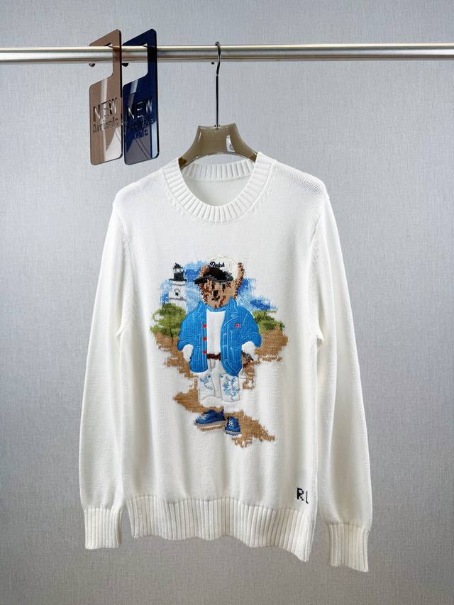 保罗｜小熊长袖套头 100%棉 经典熊毛衣，以标志性Polo Bear图案俘获人心。正面以学院风为灵感的熊形图案呈现，身穿牛仔外套和运动裤小熊，细节精致 简洁圆