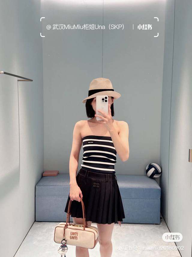 Miu25Ss春夏新款 汔军蓝学院风少女压褶短半裙进口斜纹精纺面料质感超赞！复古定位贴布刺绣字母版型上身巨显瘦Sml