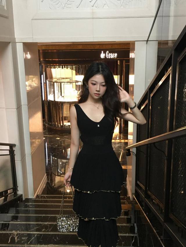 25Pf早秋小香毛织钉珠片连衣裙Sml ：黑色