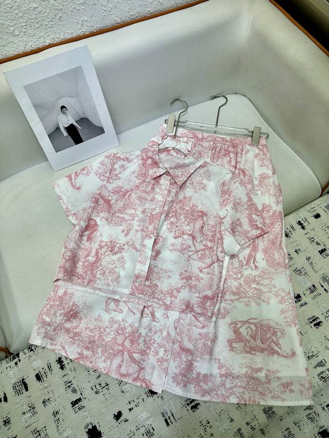 Dio* 25Ss新款翻领衫衣+半身裙套装 图案印花装饰 休闲款式 上身效果巨好看 两色三码 Sml