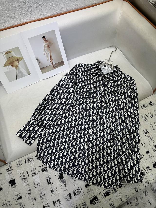 Dior2025秋装新款衬衣，经典老花醋酸高级面料，后背拼织装饰，版型宽松休闲时尚不挑身材穿，单色Sml