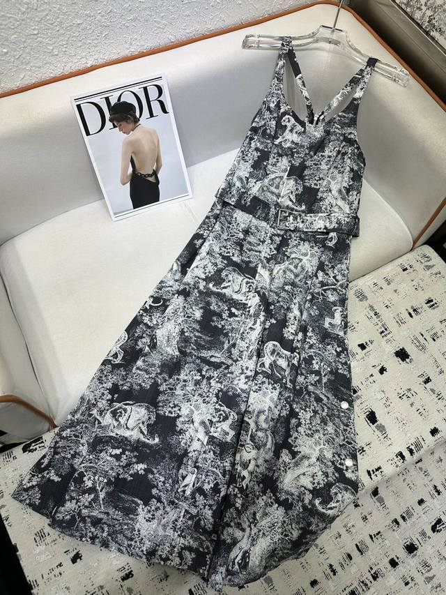 Dior* 早秋新款吊带连衣裙 印花面料 面料柔软舒适 时尚优雅 高品质 单色 Sml