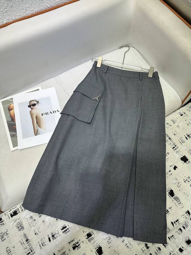 Prad* 25Ss新款半身裙 大口袋三角标装饰 做工精细 高品质 两色三码 Sml