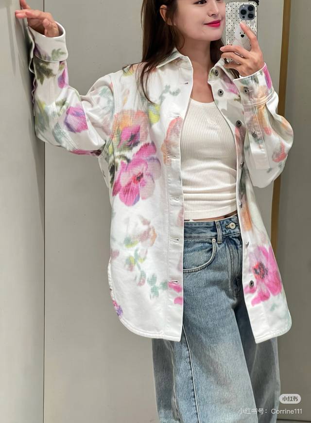 Loew* 25Fw早秋新款 Paula’S系列浪漫印花牛外套。原版开发！高版出品！色彩斑斓～模糊朦胧中充满活力和激情，超大朵丽春花印花图案超级吸引眼球立体剪裁