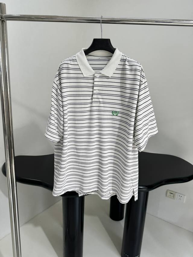 Laurel Classic新品珠地棉Polo T恤 廓形版型 独家对版定制定染条纹珠地棉面料制作 定制2个月 对格剪裁 平翻领口设计 胸口饰有Laurel C