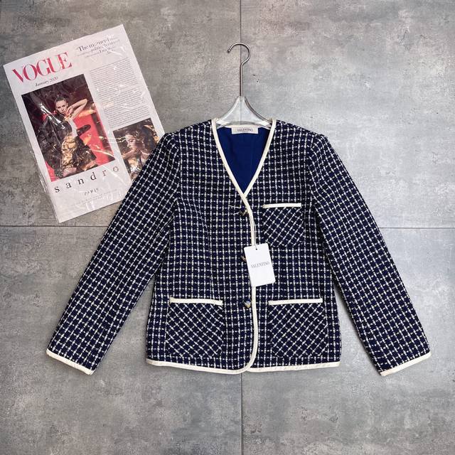 上新 明星同款 Valent0冖秀场 2025早秋专柜新品 优雅女神范 精致淑女名媛风 适合多种场合穿着 小香风羊毛格子外套 面料成分：30%粘纤 70%羊毛