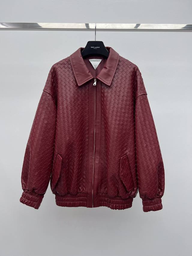 Bottega Venet*编织领皮衣外套 选用进口100%绵羊皮面料材质 宽松廓形 Intrecciato手工编织经典独特 一眼就能看出Bv的精湛工艺 复古时