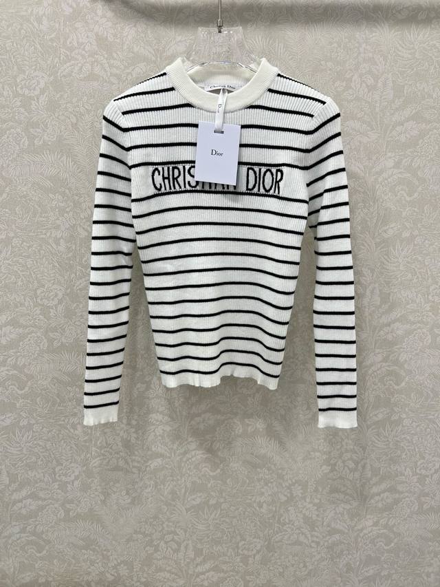 Dio*迪 奥 25新品！海军风条纹针织长袖上衣，条纹撞色超级显白的色调！经典版型上身巨显瘦！原版定制幸运星Logo字母提花。进口羊毛纱线质感超赞！减龄少女气质