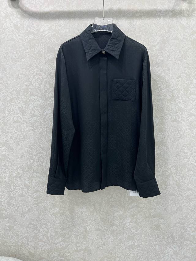 Chan*L 25秋款新款高版本真丝提花暗纹菱格口袋衬衫 定制Yb进口双绉真丝材质 质感区别普通的0.3姆米 质感更为垂顺光泽 穿搭舒适 更易打理 长袖衬衫裁剪