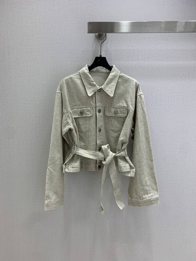 强烈推荐 Dio*2025春夏度假新品，天然原麻色束腰系带短款外套，侧面开叉 系带收腰设计帅气随性又时髦，百搭不挑人！进口亚麻棉质混纺洗水面料质感超赞！手缝皮标