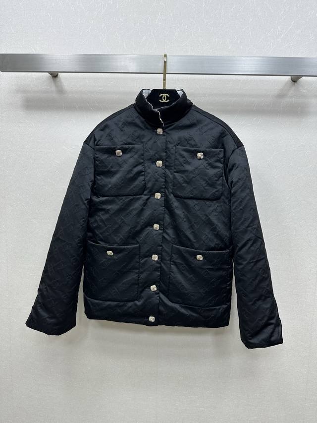 25Ss Chane *新品黑白配色 缎面棉服外套！3D立体剪裁新中式复古风格H版型上身巨显瘦。自带气场帅气名媛少女风。白富美必备高级单品！原版定制绗缝充棉双C