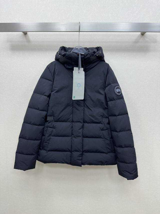 Canad* Goos*25Ss 秋冬新品 连帽面包羽绒服外套 定制五金配件所有细节处理全面到位 简约流线型面包廓形 后腰可调节腰带上身显瘦效果超赞 女神必备