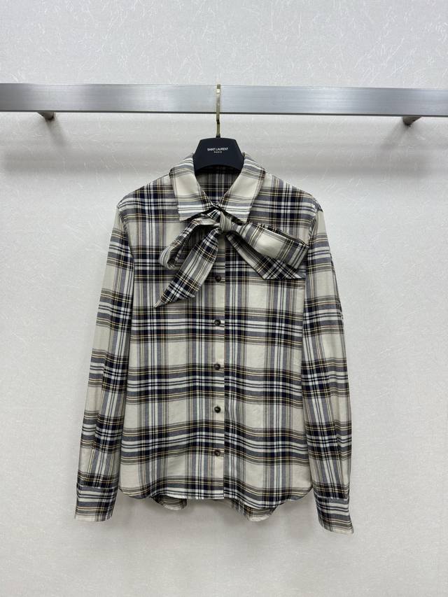 Ysl 25Ss 新品 格子衬衫 领口蝴蝶结设计 面料质感轻盈舒适！复古学院风文艺少女必入单品！经典版型上身巨显瘦！可甜可盐气质百搭不挑人！做工品质看细节。一色